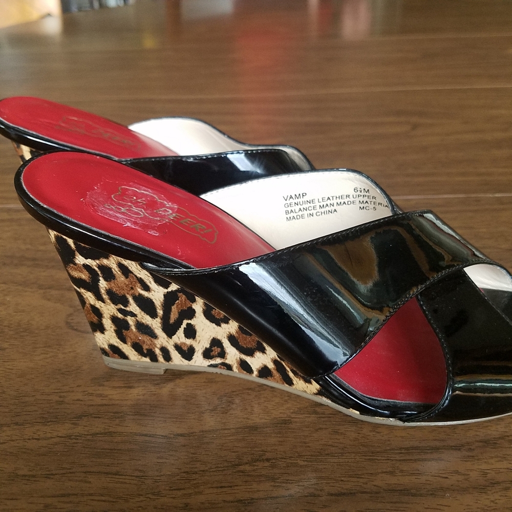 OH Deer! Vamps Patent Slides with Animal Wedge Heels